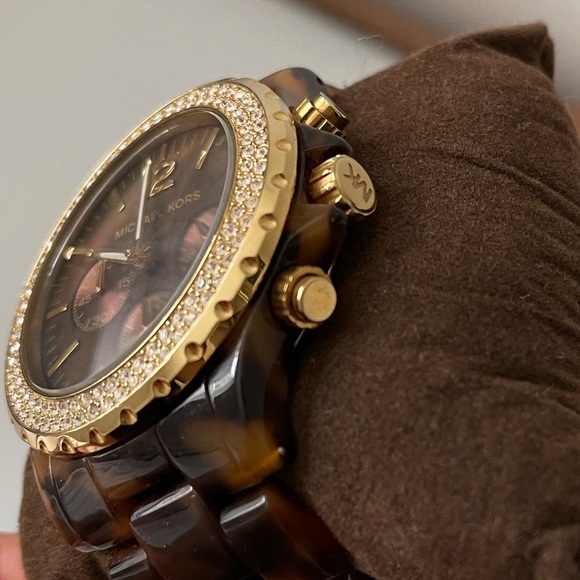 MICHAEL KORS Madison Tortoise Watch - Picture 12 of 16